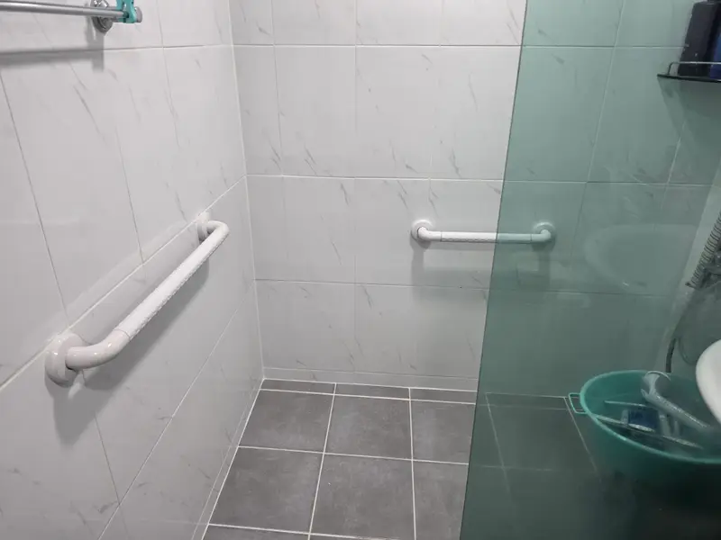 욕조·샤워 안전바 설치 시공 사진 4