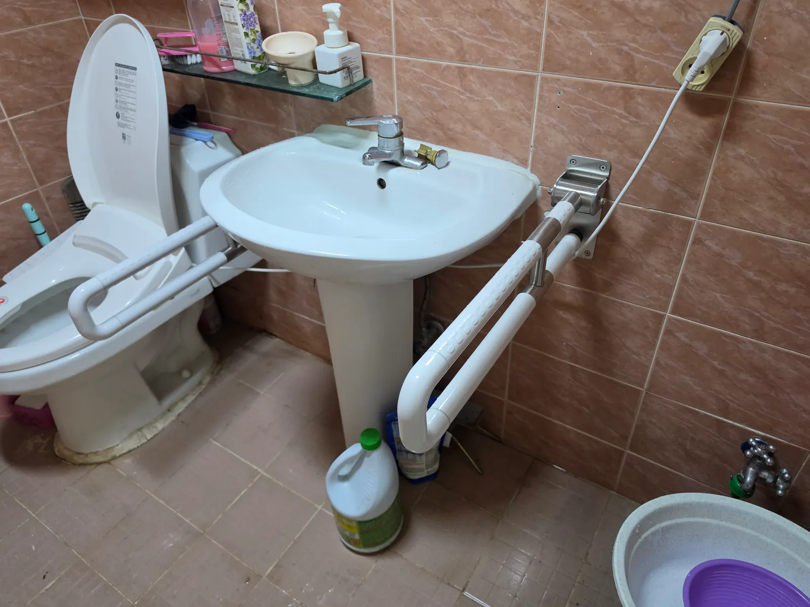 세면대 안전바 설치 시공 사진 2